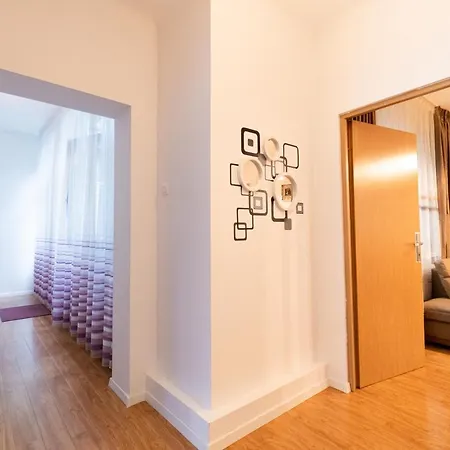 Daire Ardor - Bright And Secluded In The Heart Of Old Town Braşov